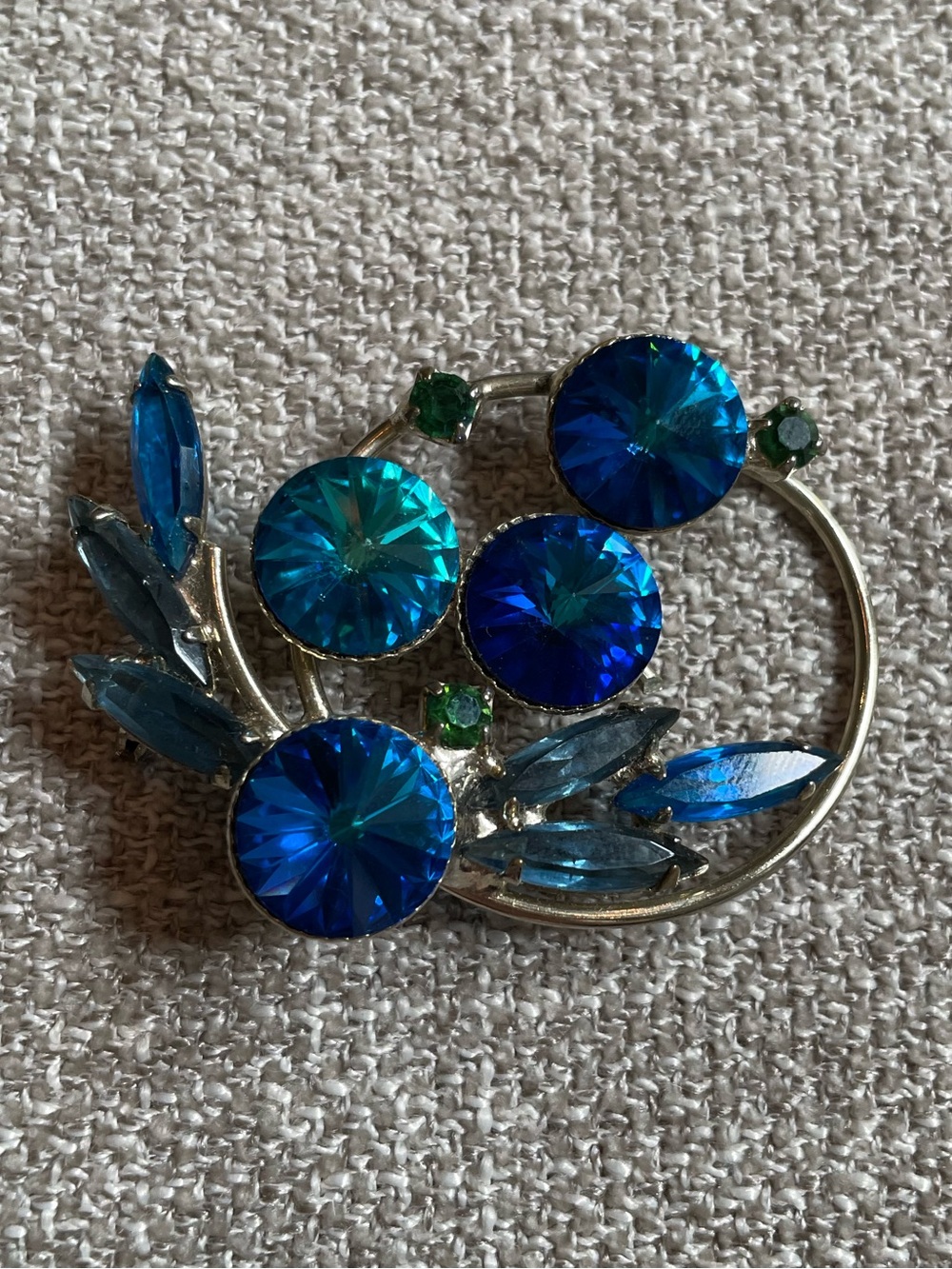 Vintage Gold Tone Blue Rivoli Green Rhinestone Brooch Pin 60’s Mid-Century